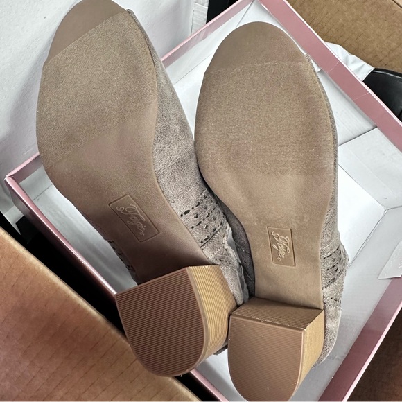 Fergie Harrison Suede Leather Doe Open Toe Bootie Block Heel Size 11 M - Picture 4 of 10
